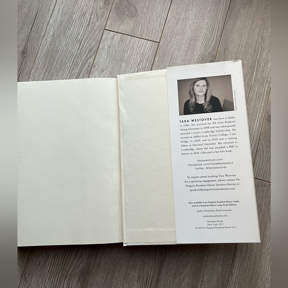 "Educated" a memoir Chronical book by Tara Westover - Picture 2 of 4